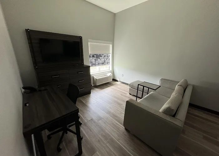 La Quinta By Wyndham Gonzales La Hotel