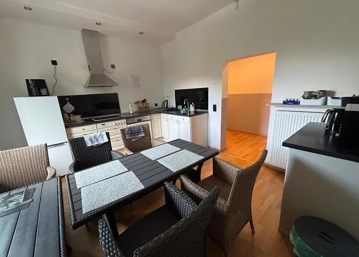 Zimmer-Bad-TV-Kühlschrank-14