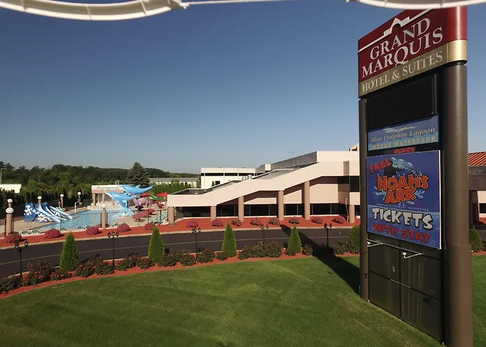 Grand Marquis Waterpark Hotel & Suites