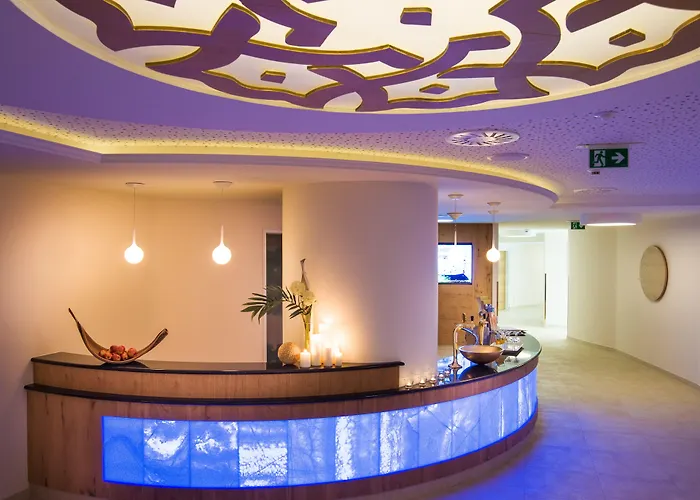Hotel Norica - Thermenhotels Gastein mit dem Bademantel direkt in die Therme