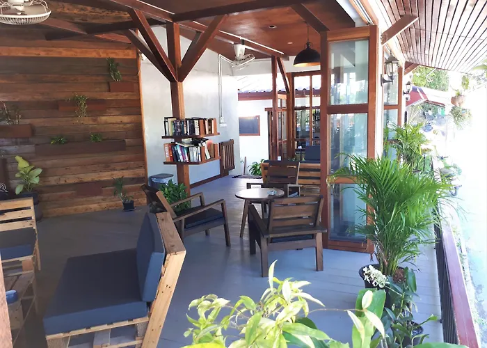 The Reef Hotel & Studios