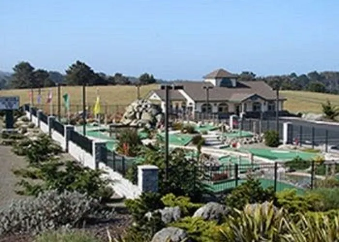 Emerald Dolphin Inn&Mini Golf