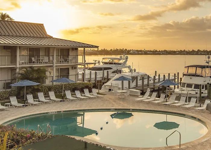 Cove Inn On Naples Bay