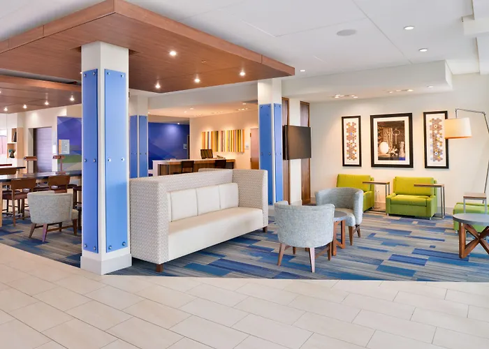 Holiday Inn Express & Suites Madison By Ihg