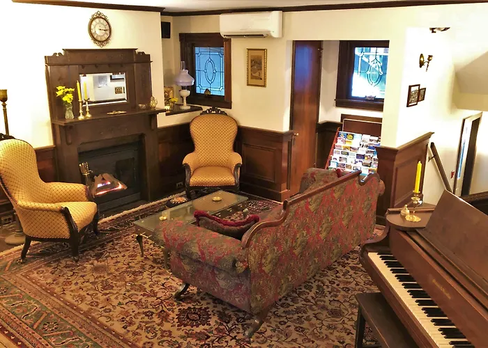 Ivy Manor Inn Village Center