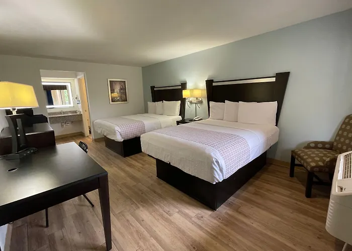 Tricove Inn & Suites