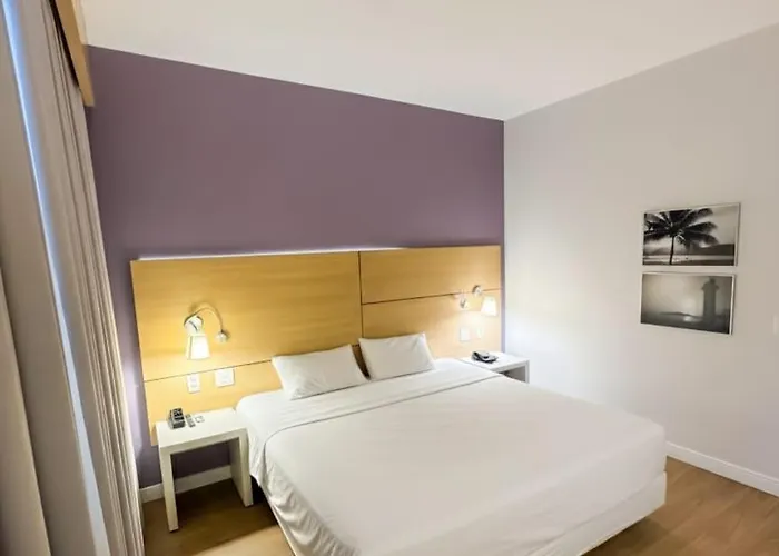 Moderno Flat no Gonzaga na quadra da Praia