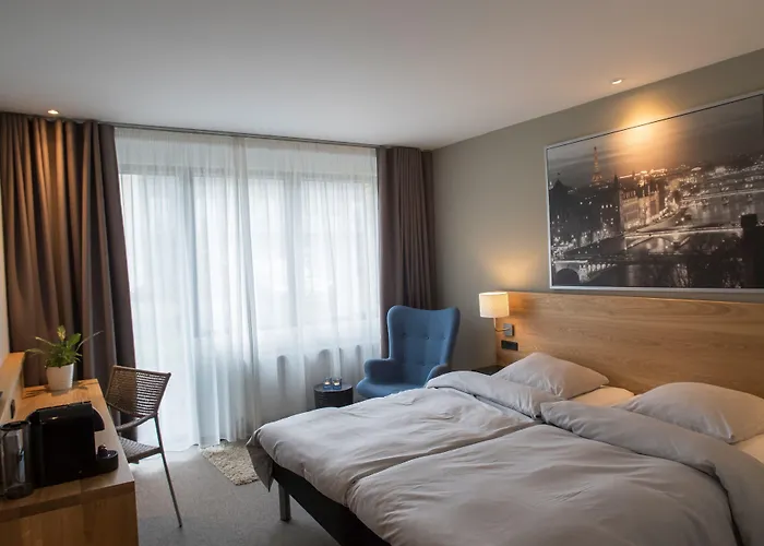 Hotel 6400