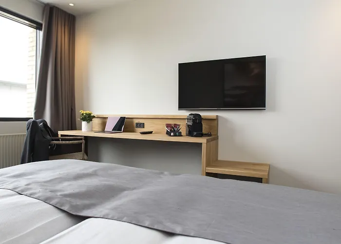 Hotel 6400