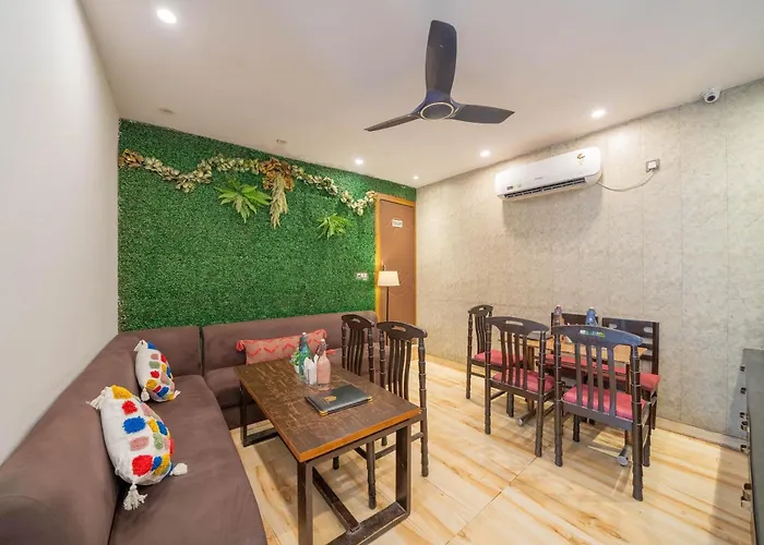 Perfectstayz Premium At Harkipauri Road - Ganga View Rooftop Cafe