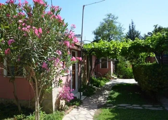 Lindos Pension