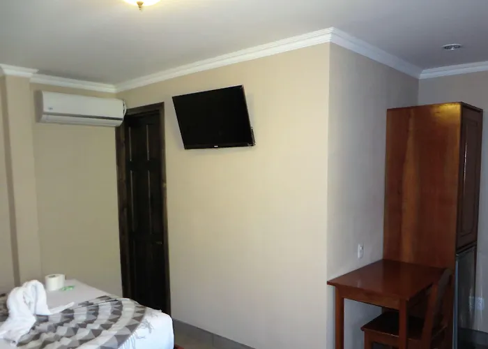 Hotel Cabinas Midey