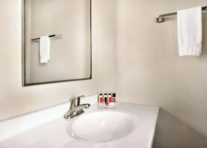 Travelodge By Wyndham Edgemont