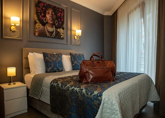 12 Rooms Hotel