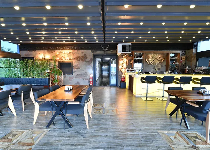D'Lux Boutique Hotel