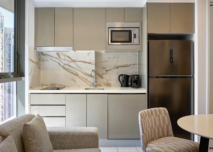 Meriton Suites Campbell Street, Sydney
