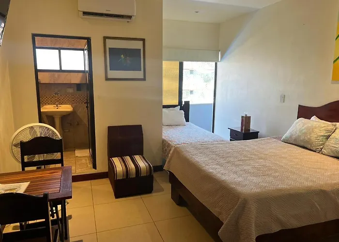Hotel La Cueva Limon