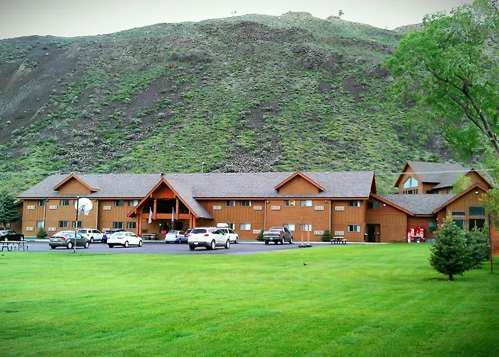 Yellowstone Village Inn And Suites