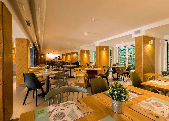 ibis Styles Golden Sands Roomer Hotel