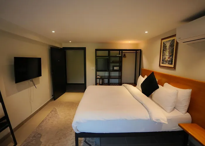 The Avenue Hotel