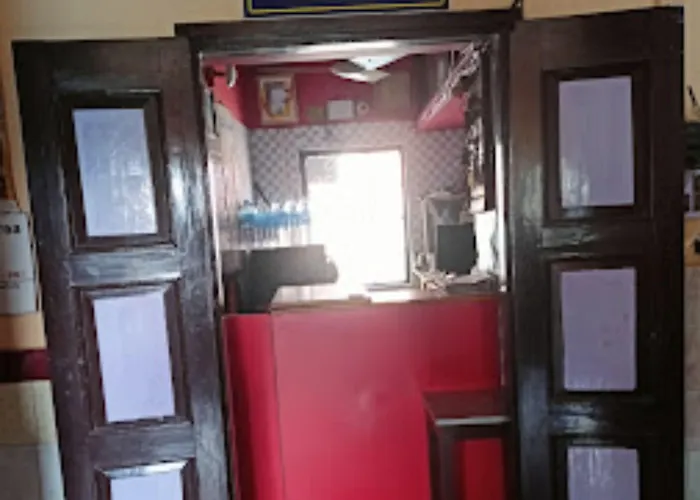 Goroomgo Central Guest House Agartala