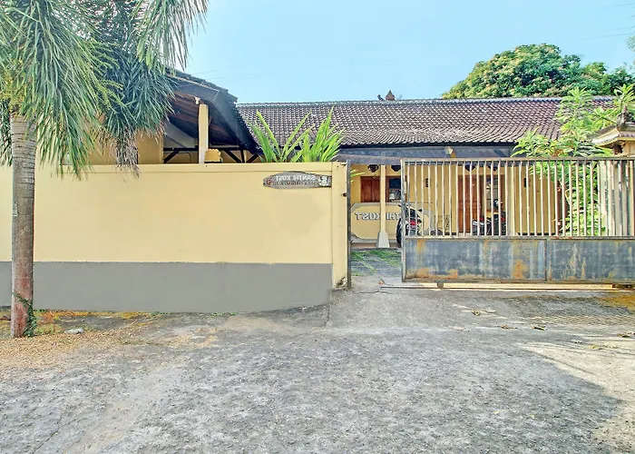 Oyo Life 92954 Shanti Kost