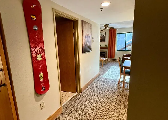 Walk To Lifts, Pet Friendly, Hot Tub, Bus To Town