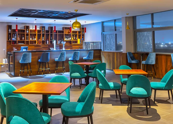 Alisa Hotel Tema