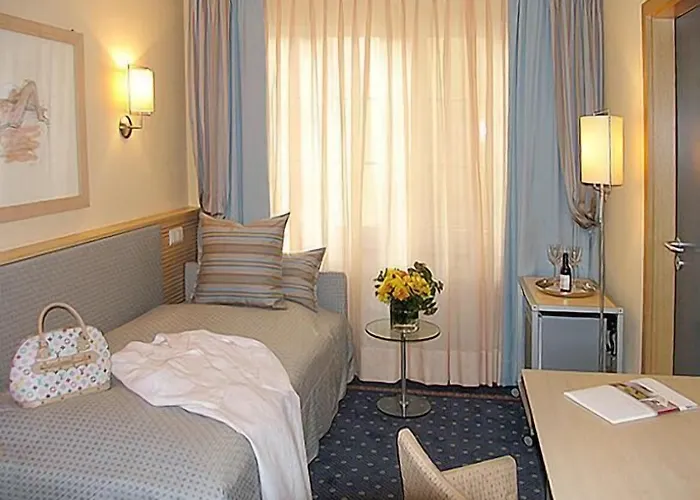 City Hotel