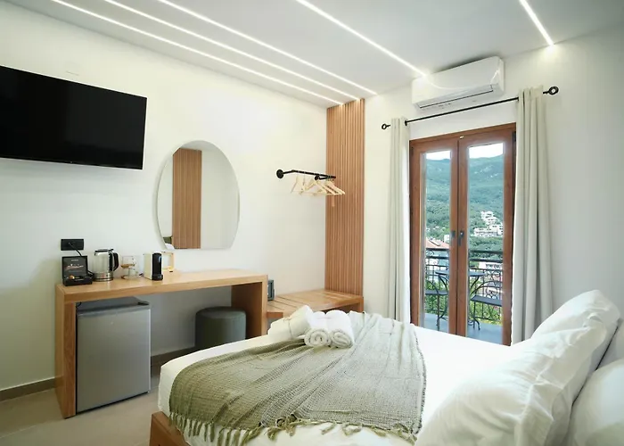 Omnia Deluxe Rooms