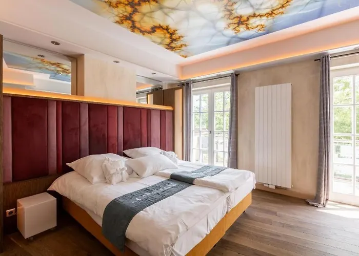 Hotel Landsknecht by Goshi