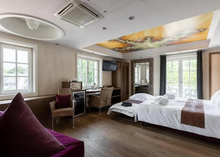 Hotel Landsknecht by Goshi