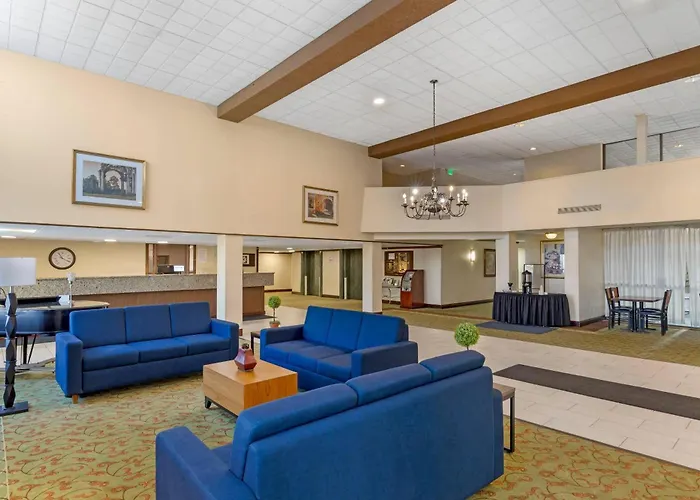 Clarion Hotel & Conference Center Lansing West