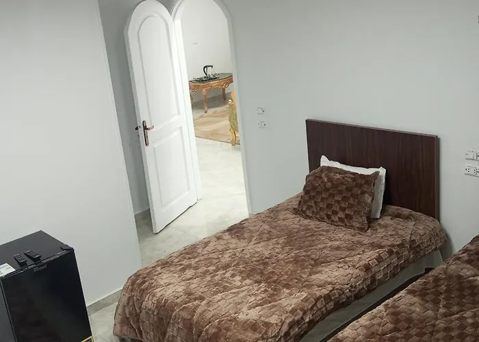 Hk2 Pyramids Guest House