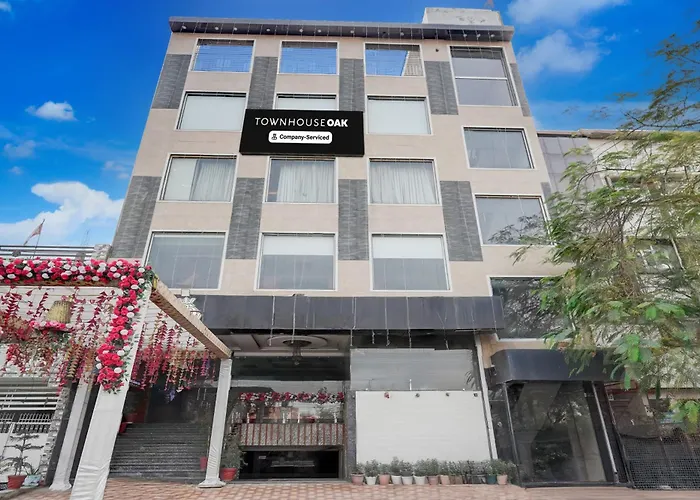 Super Oyo Townhouse Oak Csjmu Kanpur Formerly Shree Dev Villa