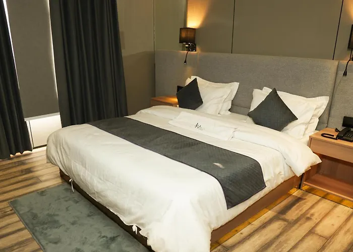 Hotel Aroma Inn