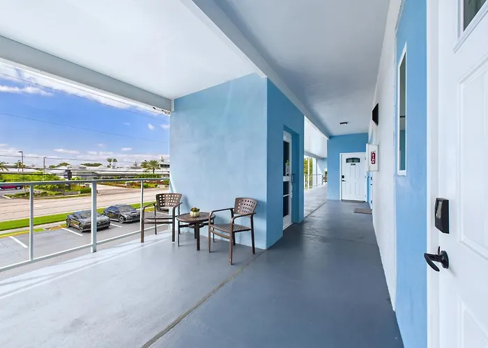 Modern Loft Near Port, Beach, & Dining -Unit 201