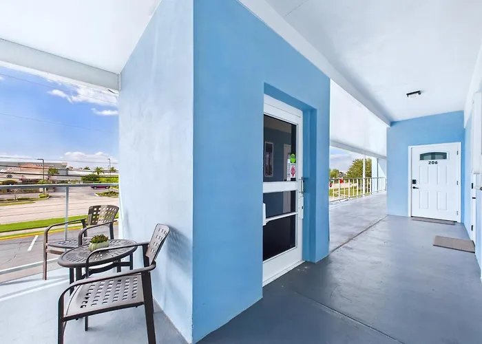 Modern Loft W Launch Views Near Beach -Unit 208