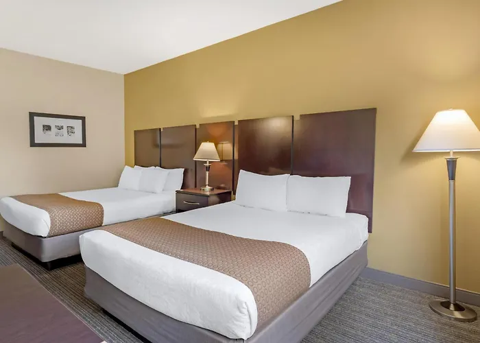 Best Western Plus Plaza By The Green