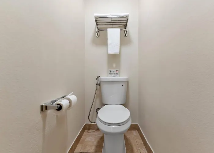 Rodeway Inn & Suites Fort Lauderdale Airport & Cruise Port