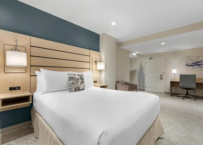 Best Western Plus Baker Street Inn&Convention Center