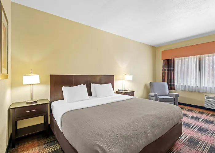 Quality Inn&Suites Des Moines Airport