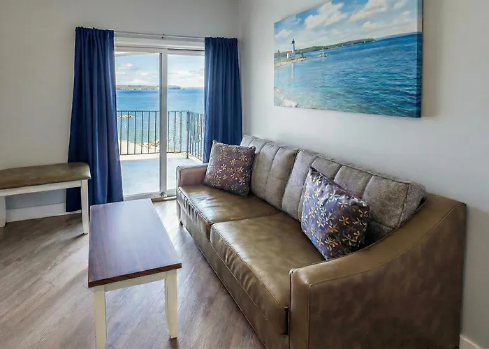 Pointes North Beachfront Hotel - 2 Person Spa Tub Studios
