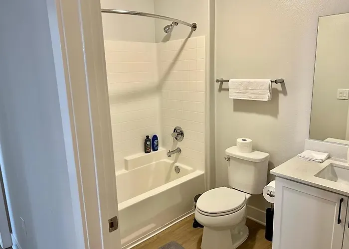 Miracle Mile Apartments
