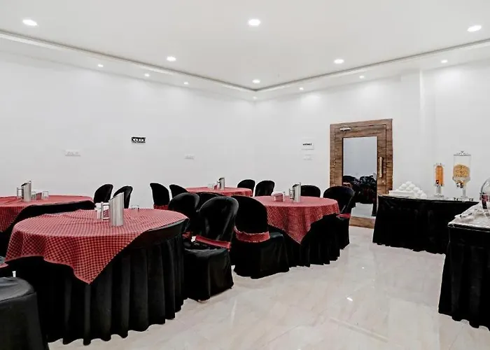 Hotel Varsha Palace