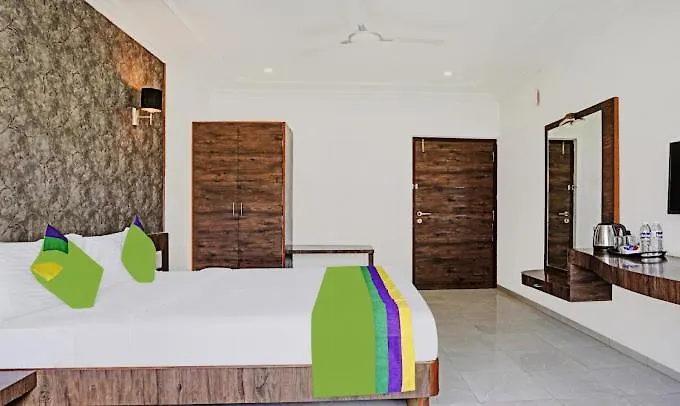 Hotel Varsha Palace