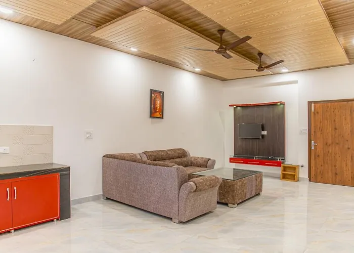The Cloud Berry: Serviced Villa with Private Balcony and Bonfire in Kasauli
