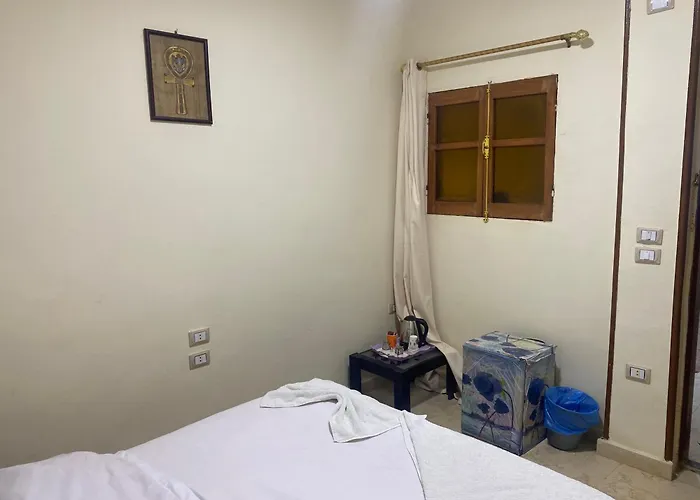 Pyramids Lounge Guest House