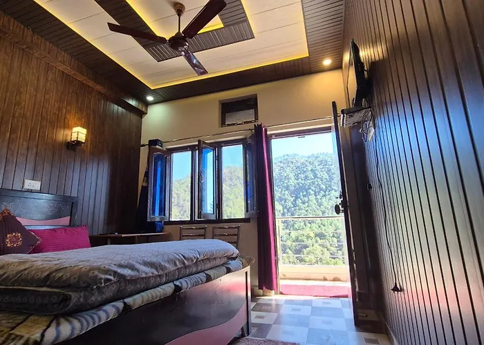 Bisht Hotel And Restaurant