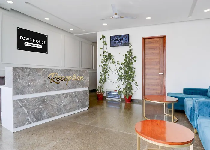 Super Townhouse Eden Garden Zirakpur